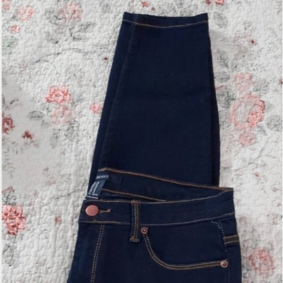 NWOT- FOREVER 21 Mid Rise Slim Fit Jeans - Size 29 - Picture 8 of 15